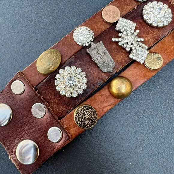 Artisan handmade leather Old button Bracelets . Costumejewelry